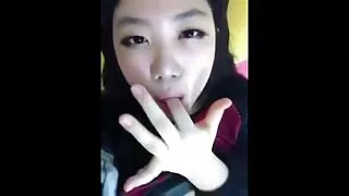 पहेलो पोशाक मा एमआईएलए संग घर को मुख