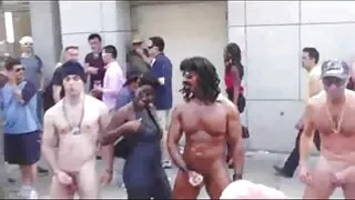 नर्स संग स्तन undresses अगाडि को कैमरामैन र उनको बिल्ली