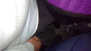 एक काले इलेक्ट्रिसियन द्वारा बहकाया जाँघिया बिना जवान वेश्या